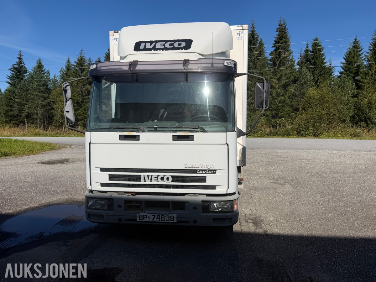 2002 Iveco Eurocargo Skapbil med Bakløfter