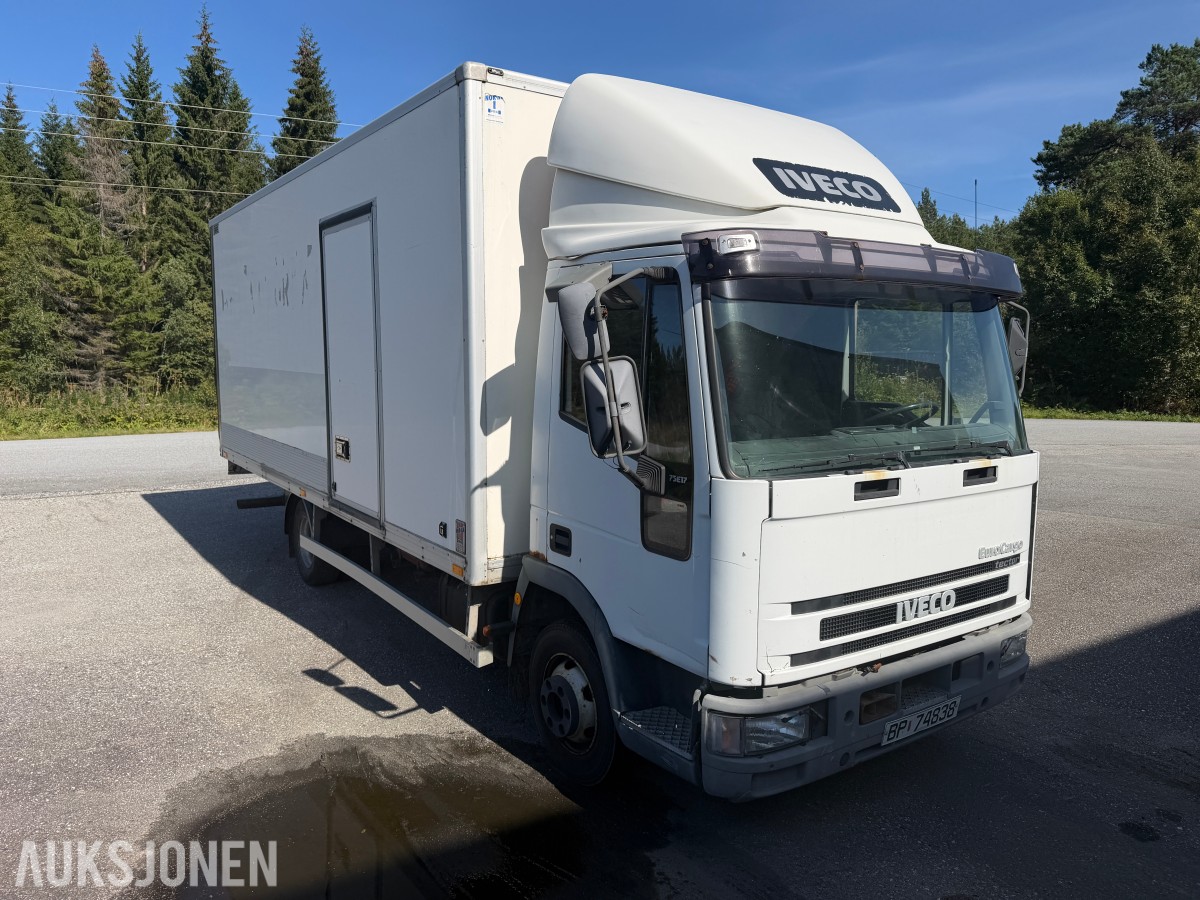 2002 Iveco Eurocargo Skapbil med Bakløfter