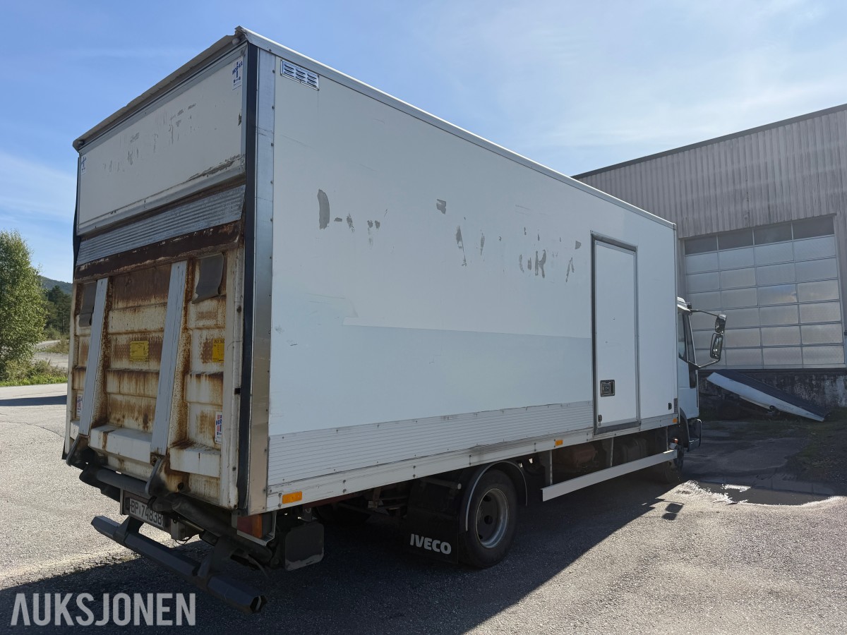 2002 Iveco Eurocargo Skapbil med Bakløfter