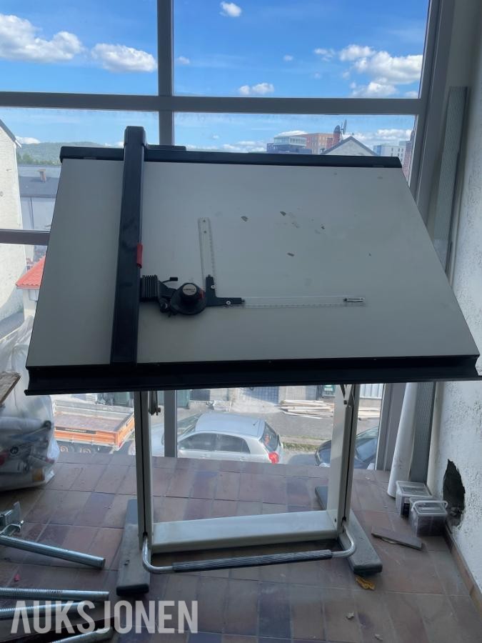 Leonar Tegnebord