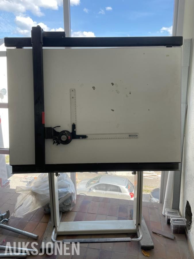 Leonar Tegnebord
