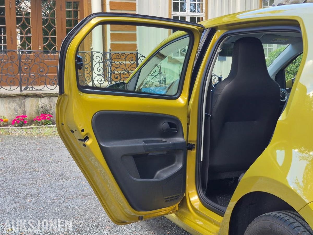 2019 Volkswagen E-up! 82hk, 32886km, S+V dekk