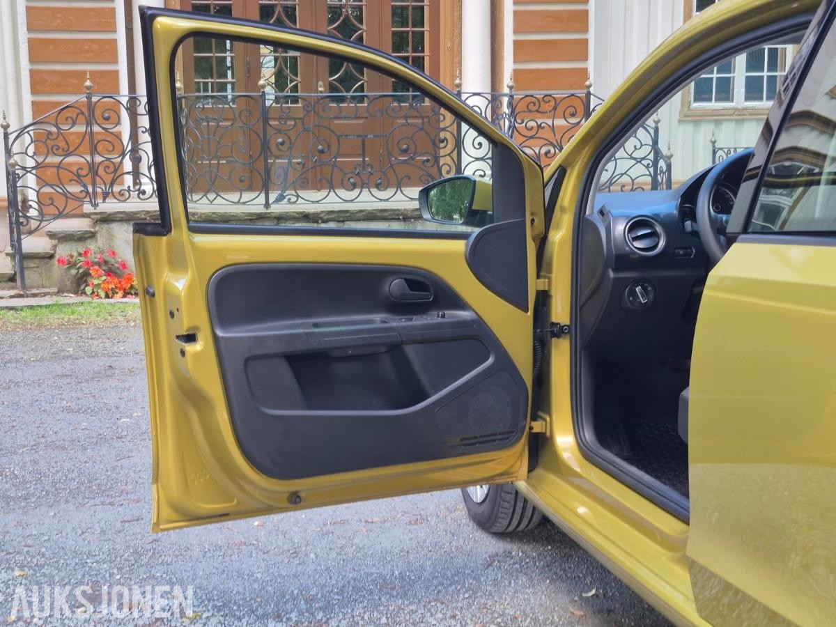 2019 Volkswagen E-up! 82hk, 32886km, S+V dekk