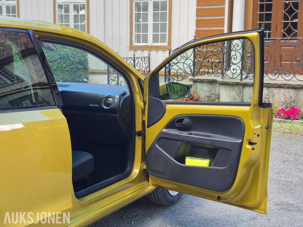 2019 Volkswagen E-up! 82hk, 32886km, S+V dekk