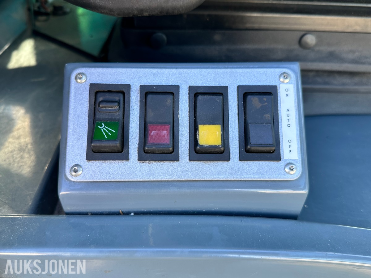 2010 Boschung S3 feie- og sugemaskin, Kun 1072 timer