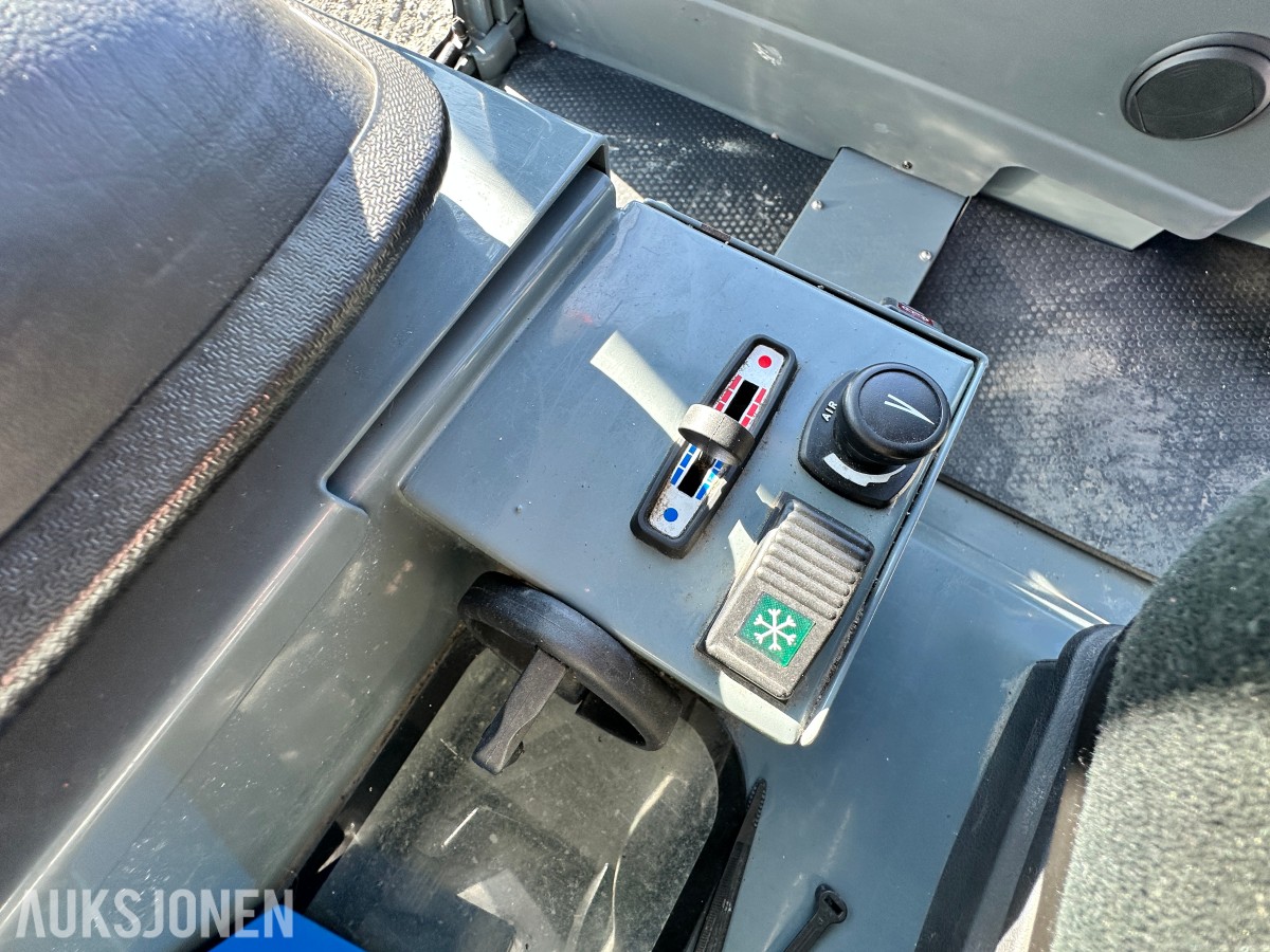 2010 Boschung S3 feie- og sugemaskin, Kun 1072 timer