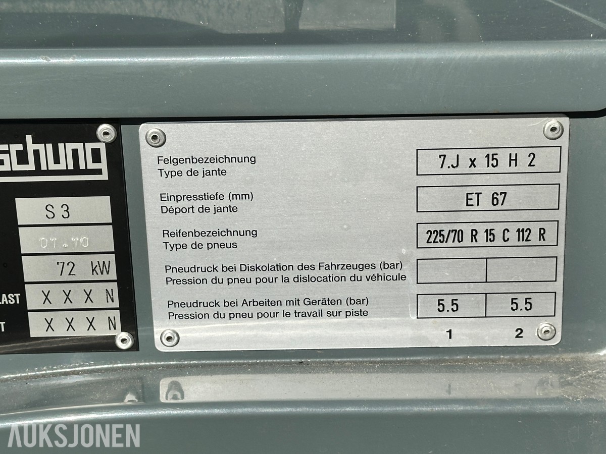 2010 Boschung S3 feie- og sugemaskin, Kun 1072 timer