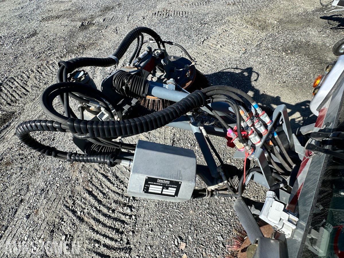 2010 Boschung S3 feie- og sugemaskin, Kun 1072 timer