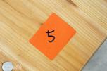 4 langbord, 6 benker og 12 klappstoler i tre