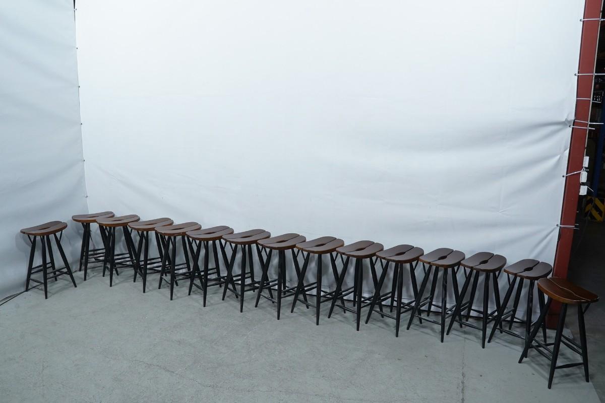 15 Artek barstoler design Ilmari Tapiovaara og 3 ståbord