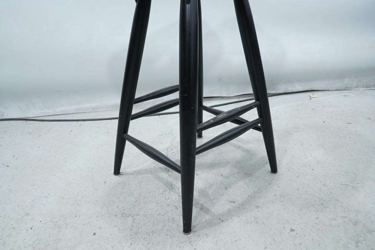 15 Artek barstoler design Ilmari Tapiovaara og 3 ståbord