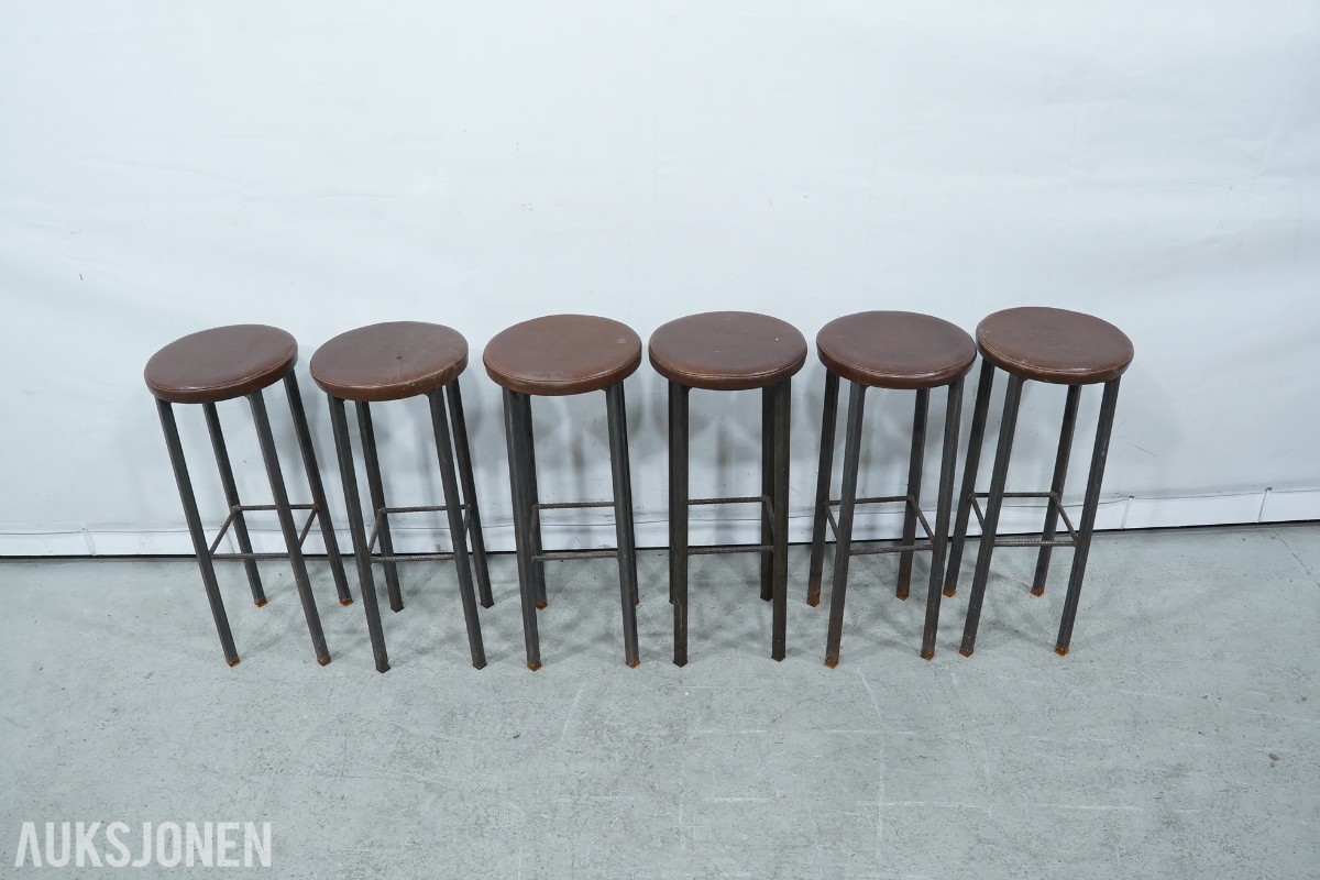 2 stk. Vega ståbord og 6 stk. barstoler
