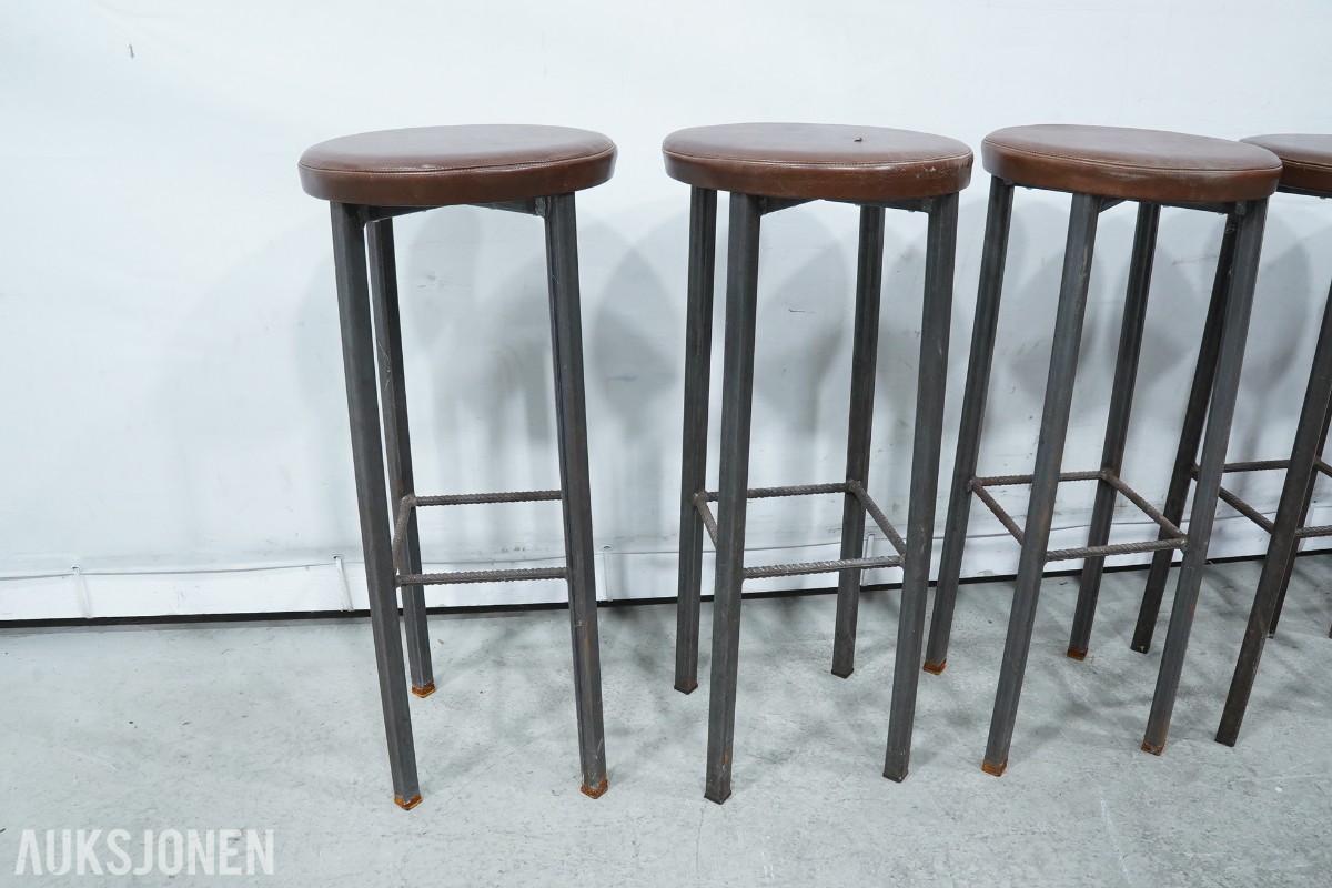 2 stk. Vega ståbord og 6 stk. barstoler