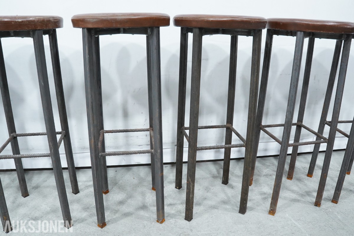 2 stk. Vega ståbord og 6 stk. barstoler