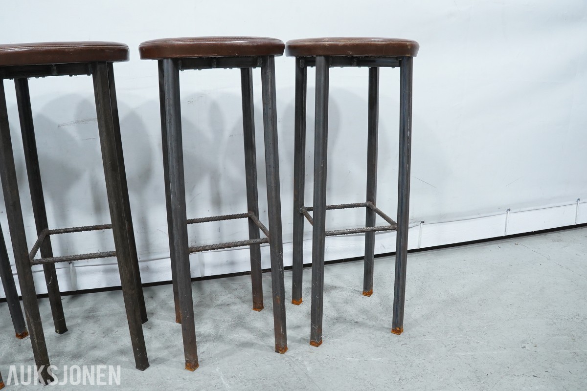 2 stk. Vega ståbord og 6 stk. barstoler