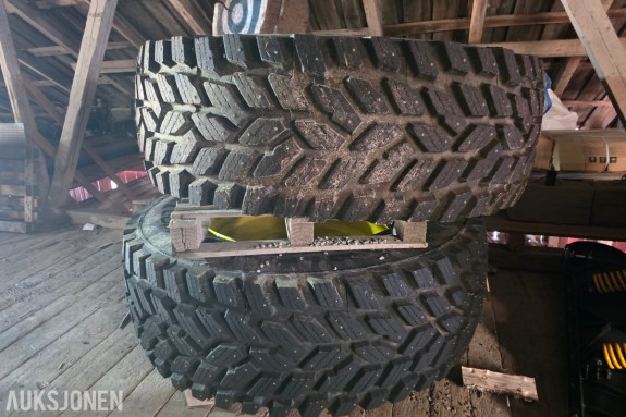 Nokian traktor vinterdekk sett med John deere felg kun brukt i 30 timer