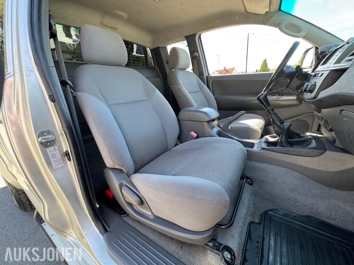 2013 Toyota HiLux 2.5-144 D 4WD / hardtop / 147414km