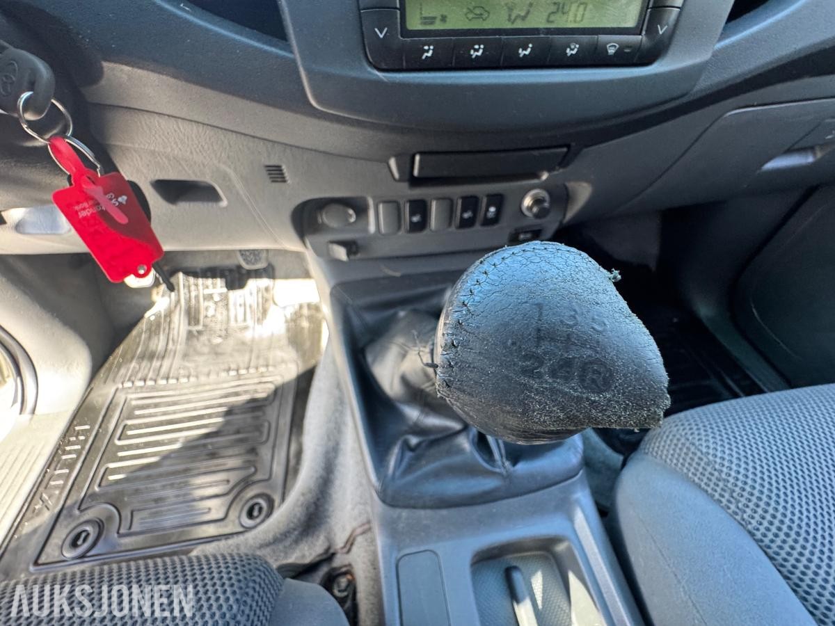 2014 Toyota HiLux 2.5-144 D 4WD / Double Cab / hardtop / innredning / 282303km