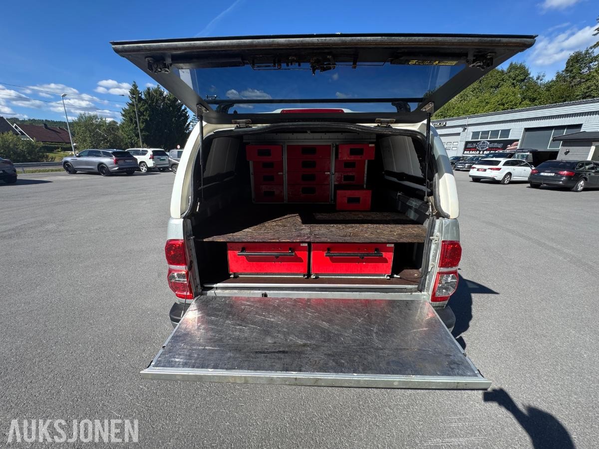 2014 Toyota HiLux 2.5-144 D 4WD / Double Cab / hardtop / innredning / 282303km