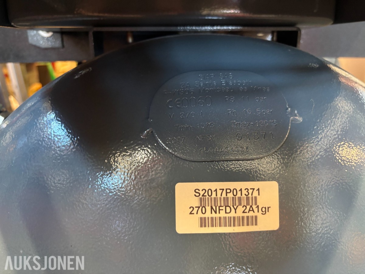 Atlas Copco LZ7-10 FF trykkluftanlegg med 270 liters tank og Atlas Copco FX3 kjøletørke.