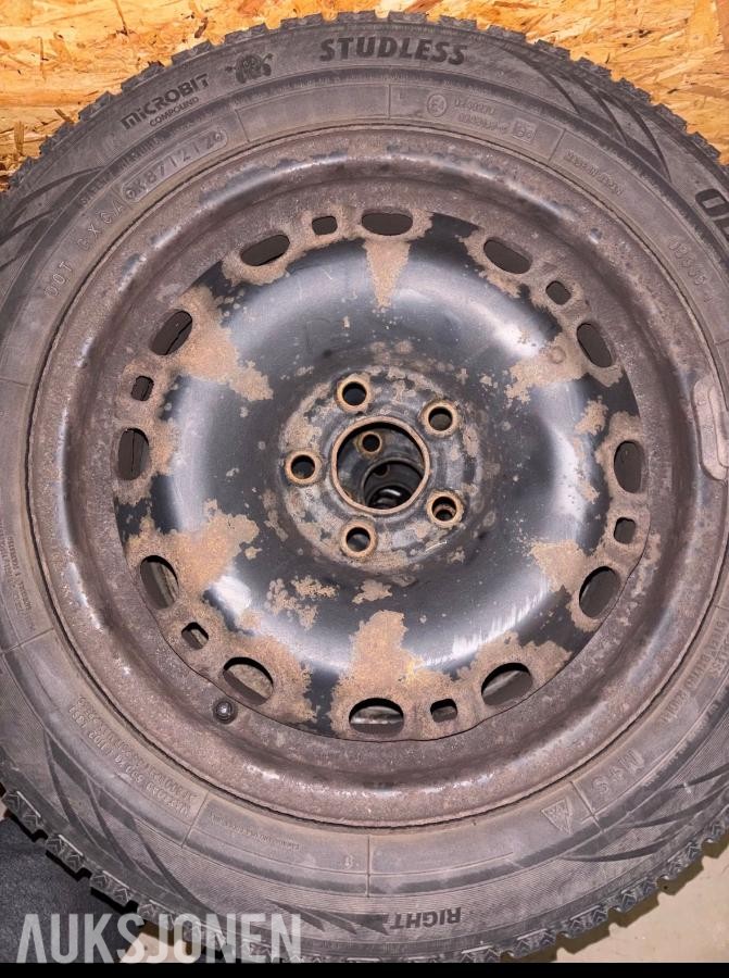 Vinterdekk Vw Polo 185/60 R15 84T - Ingen minstepris