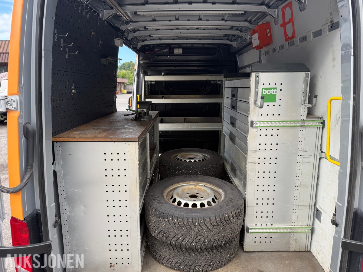 2022 Volkswagen Crafter 35 L3 2,0 TDI 177hk 4Motion aut. Bott innredning i varerom.