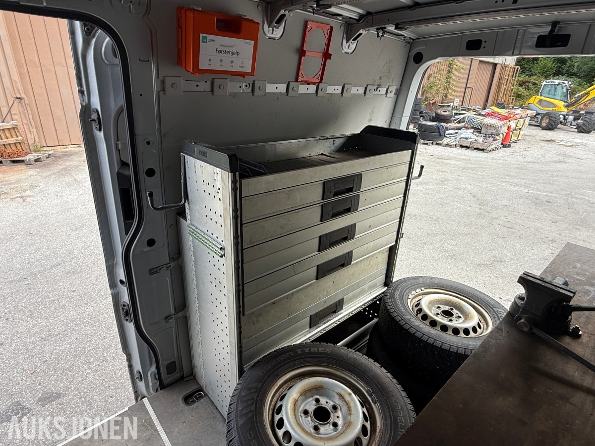 2022 Volkswagen Crafter 35 L3 2,0 TDI 177hk 4Motion aut. Bott innredning i varerom.