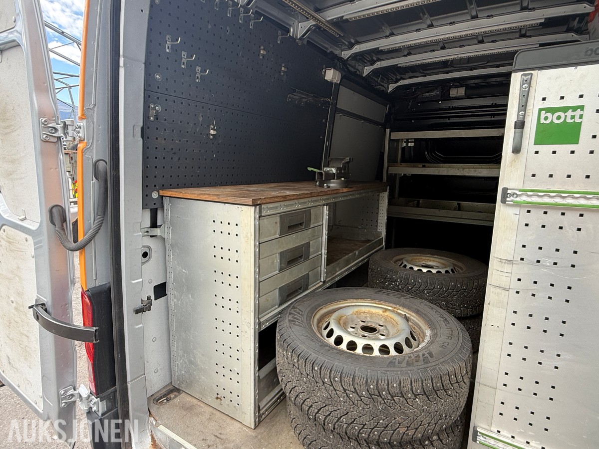2022 Volkswagen Crafter 35 L3 2,0 TDI 177hk 4Motion aut. Bott innredning i varerom.