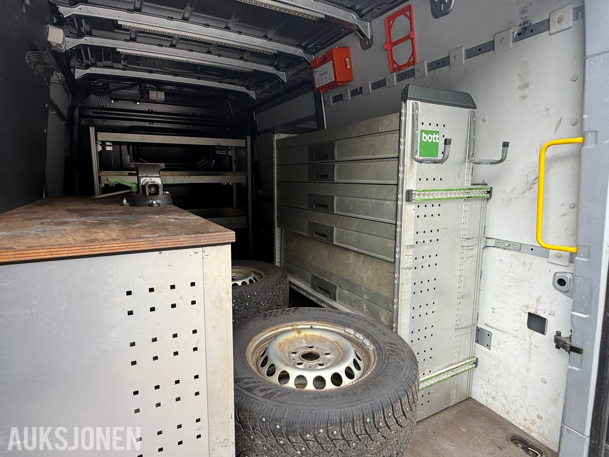 2022 Volkswagen Crafter 35 L3 2,0 TDI 177hk 4Motion aut. Bott innredning i varerom.