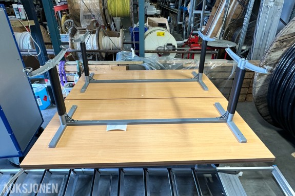 4 stk. solide kontorbord – 200 x 100 cm – pent brukt