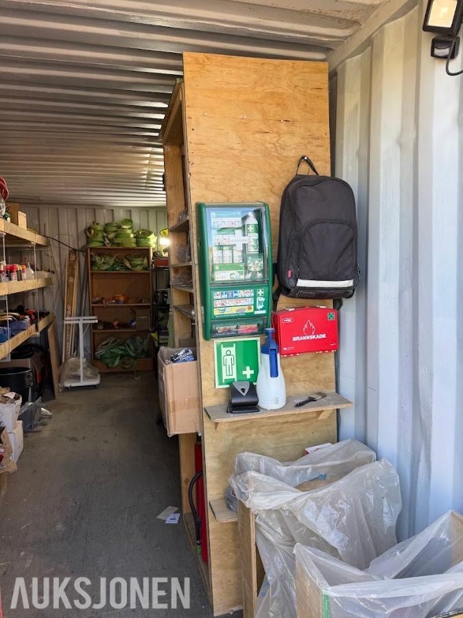 20 Fots lager Container - innredet med hyller. 