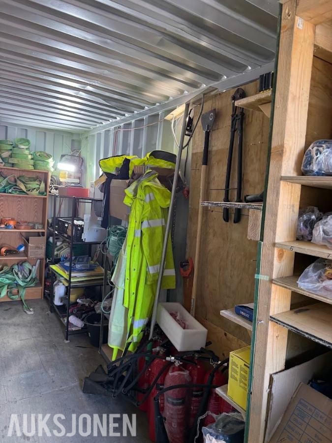 20 Fots lager Container - innredet med hyller. 