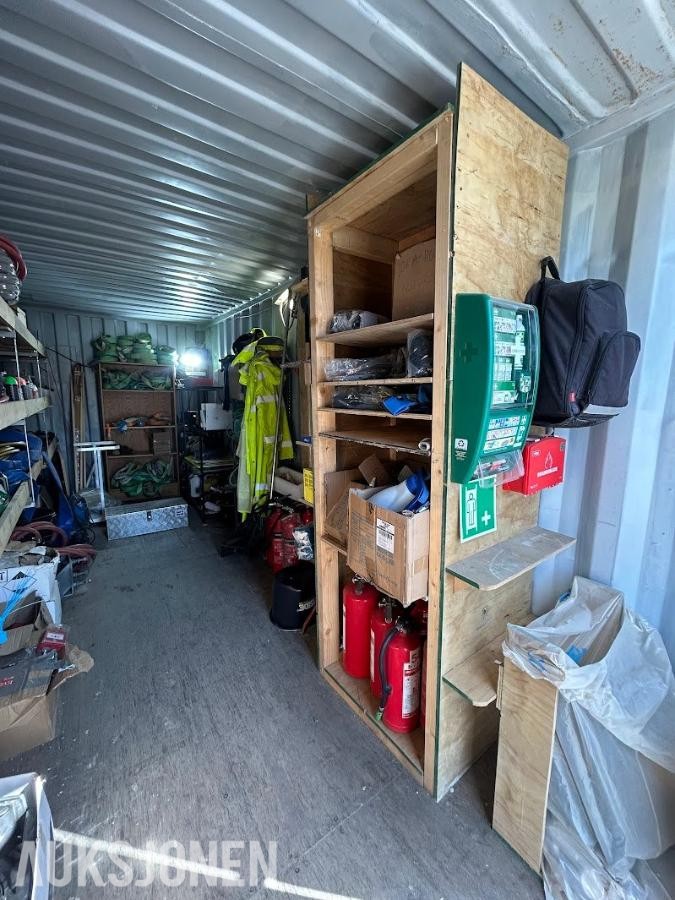 20 Fots lager Container - innredet med hyller. 