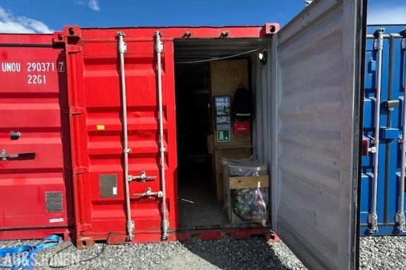 20 Fots lager Container - innredet med hyller.