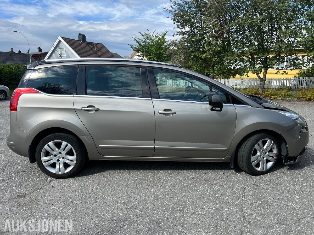 2013 Peugeot  5008 1.6-111 D