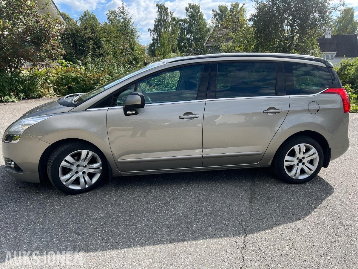 2013 Peugeot  5008 1.6-111 D
