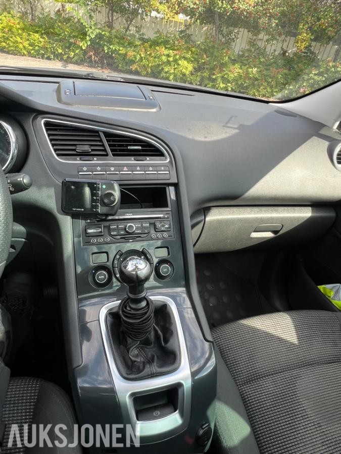 2013 Peugeot  5008 1.6-111 D