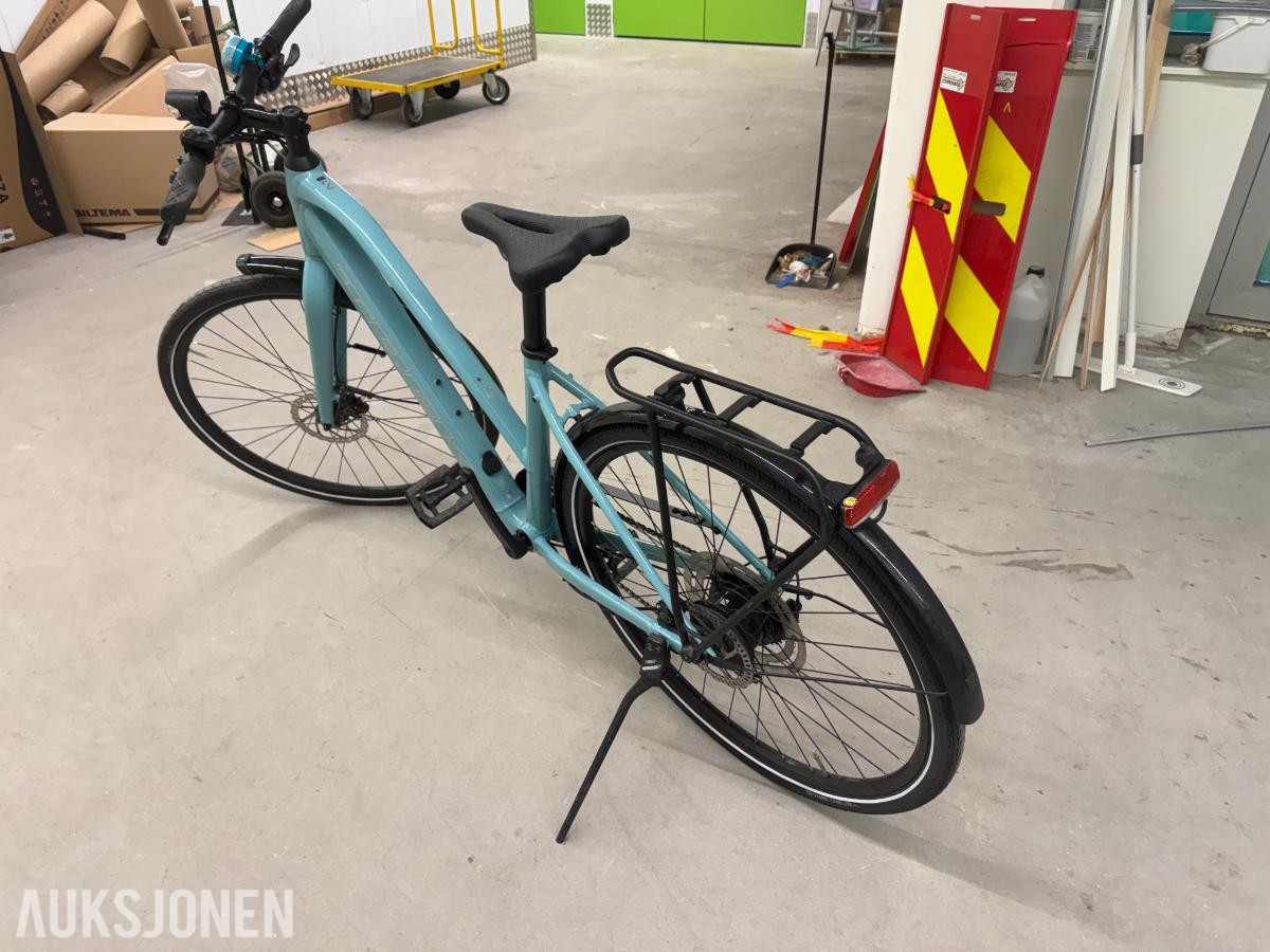 Trek FX+ elsykkel med lader