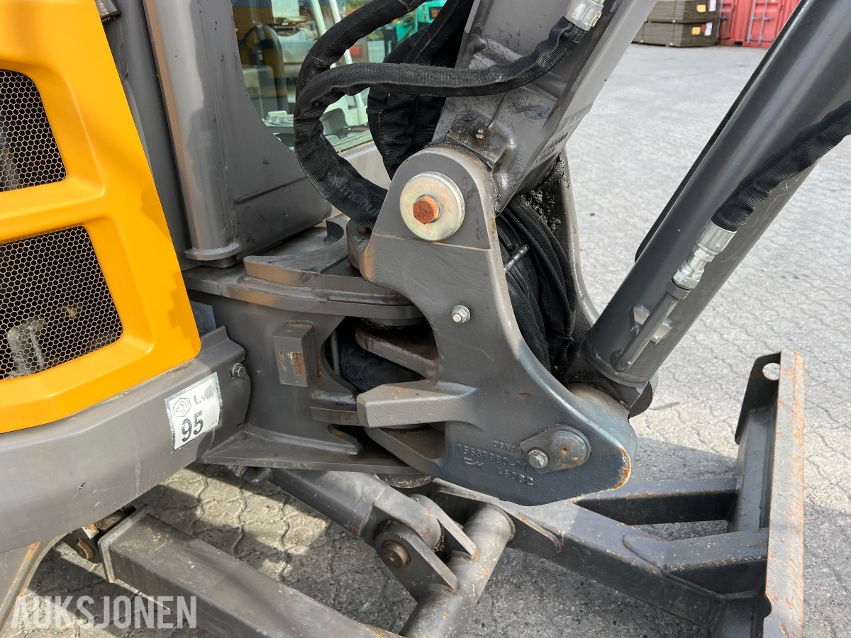 2017 Volvo ECR35D minigraver med 3 skuffer