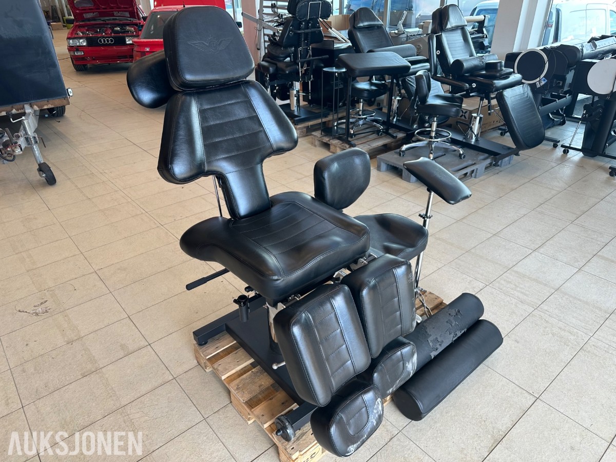 Tatoveringsstol med utstyr