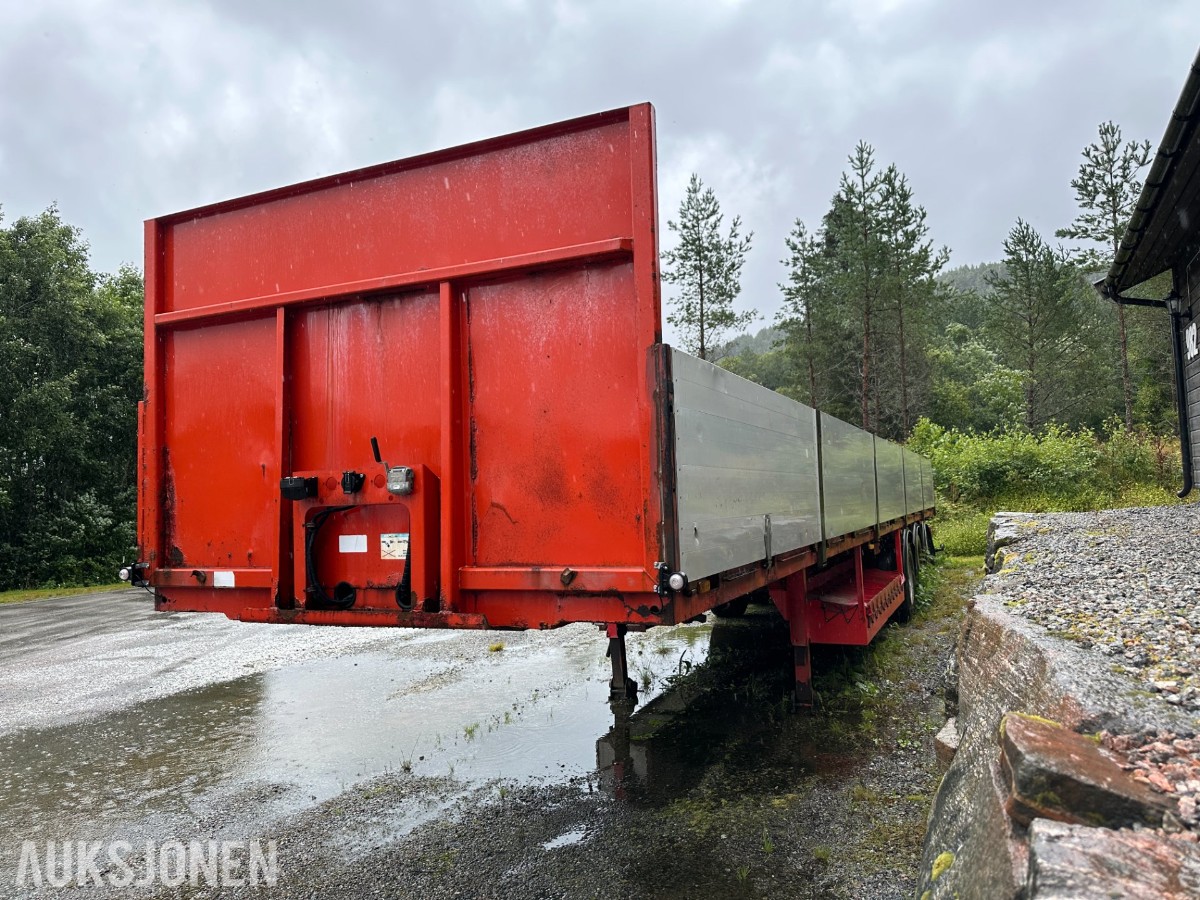 Istrail 3-akslet semitrailer, åpent plan, containerfester