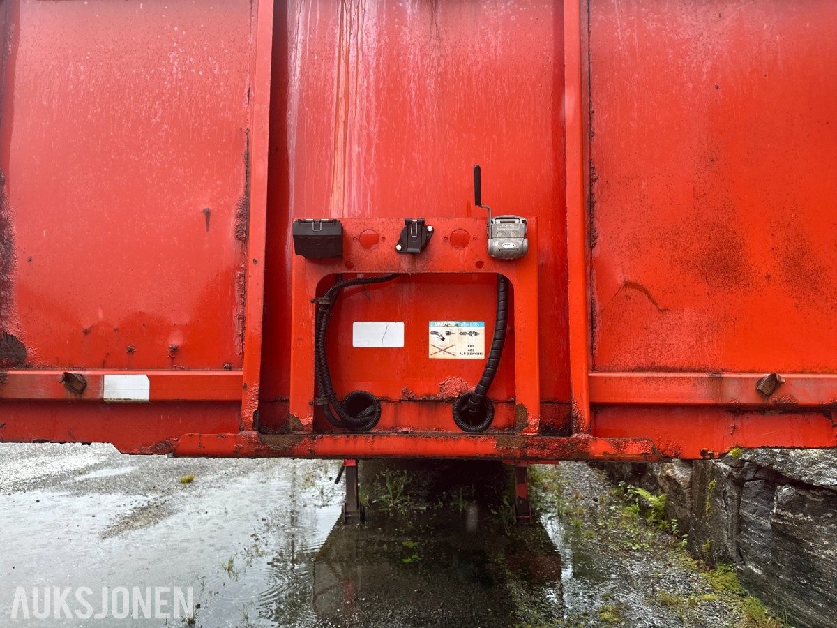 Istrail 3-akslet semitrailer, åpent plan, containerfester