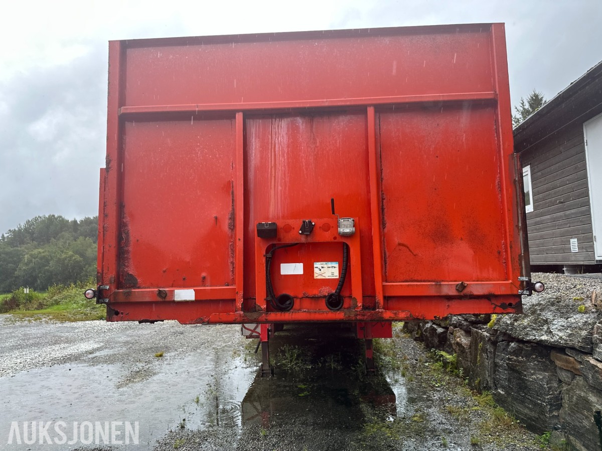 Istrail 3-akslet semitrailer, åpent plan, containerfester