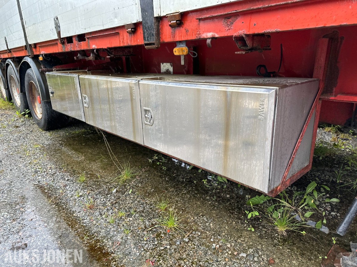 Istrail 3-akslet semitrailer, åpent plan, containerfester