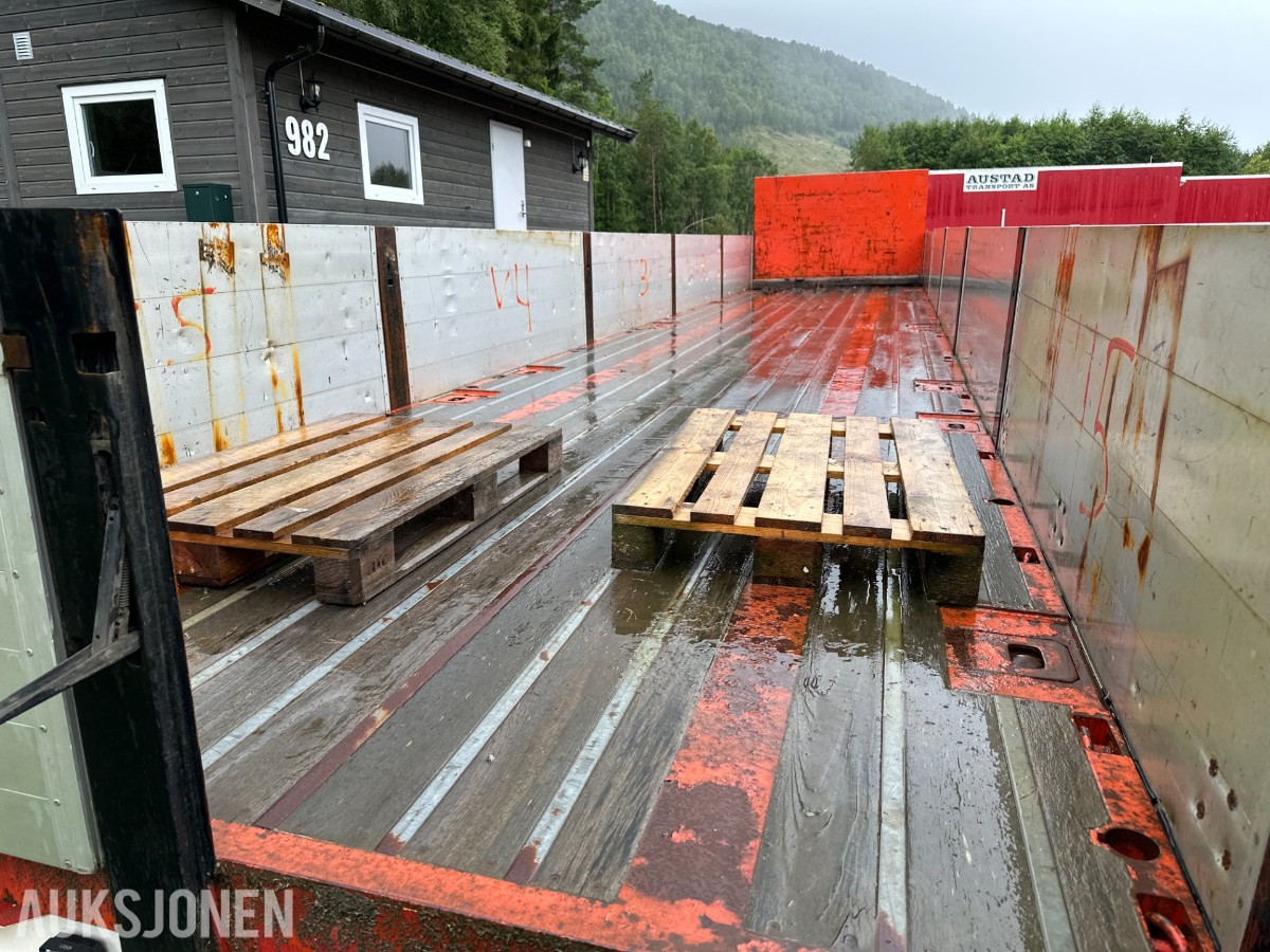 Istrail 3-akslet semitrailer, åpent plan, containerfester