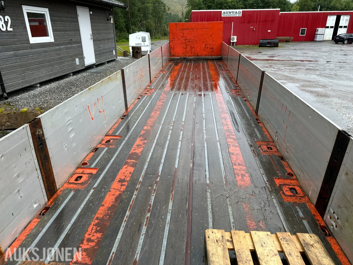 Istrail 3-akslet semitrailer, åpent plan, containerfester