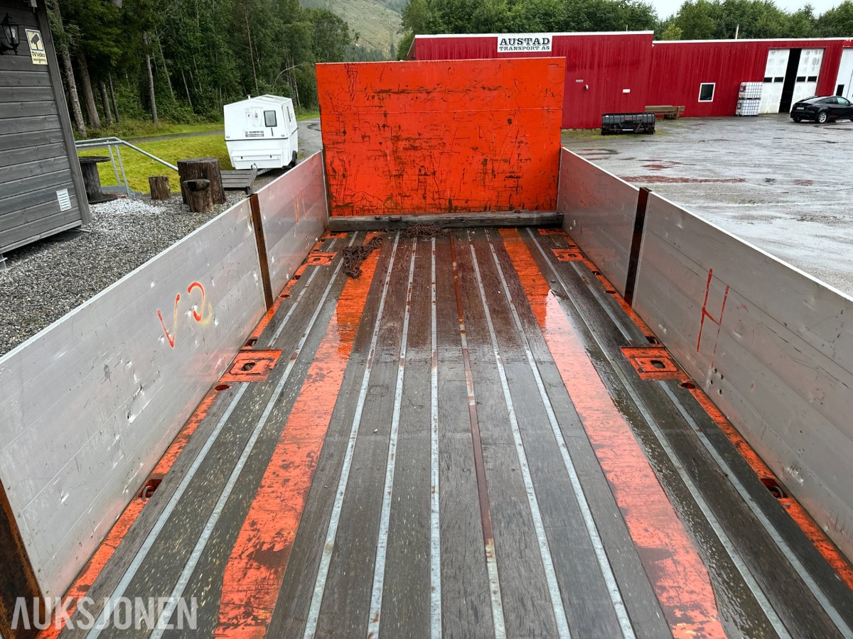 Istrail 3-akslet semitrailer, åpent plan, containerfester
