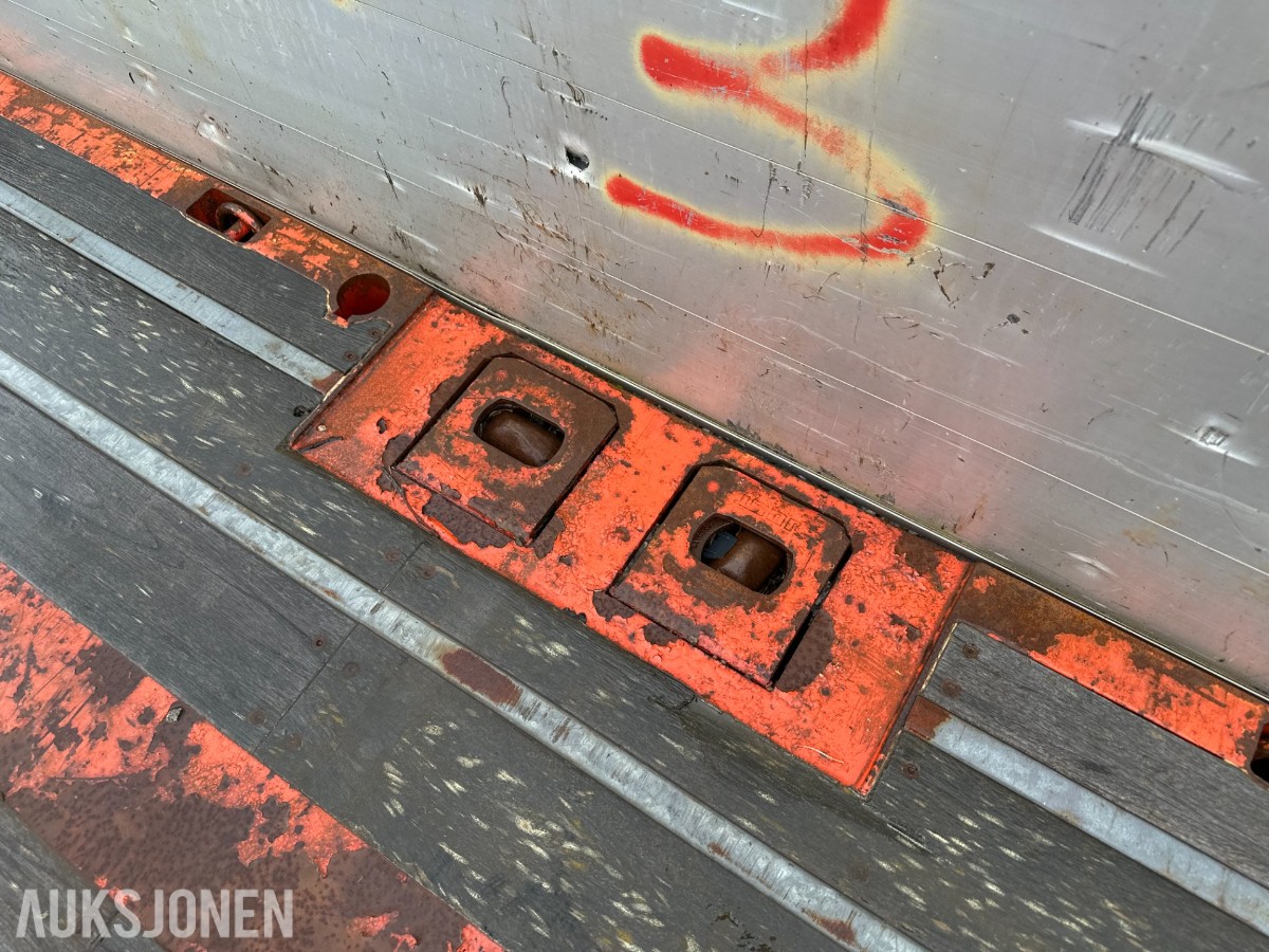 Istrail 3-akslet semitrailer, åpent plan, containerfester