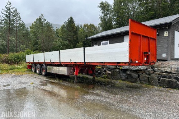 Istrail 3-akslet semitrailer, åpent plan, containerfester
