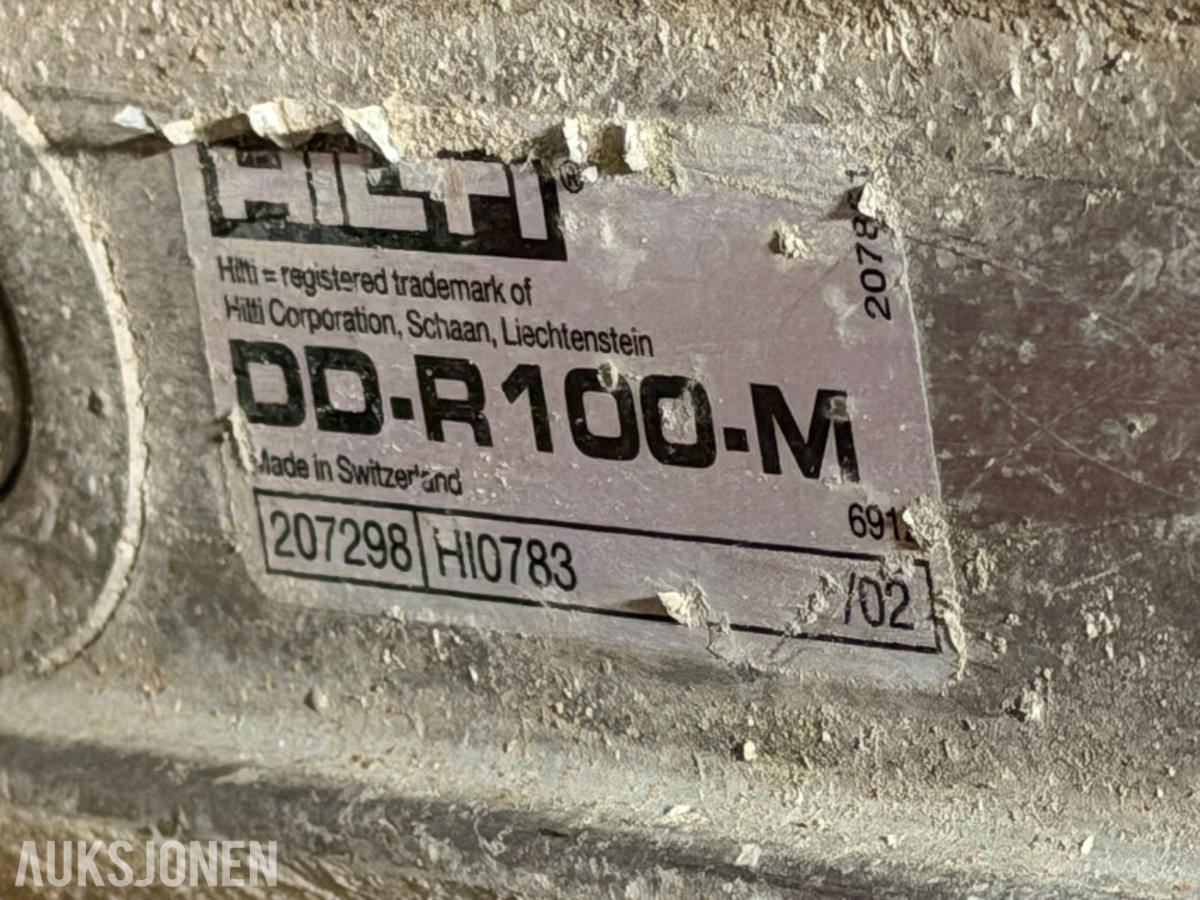 Hilti DD-250E kjernebormaskin med stativ og flere kjerneborkroner